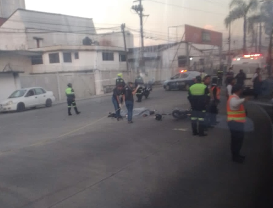 Arrolla y mata tráiler a motopatrullero en Córdoba