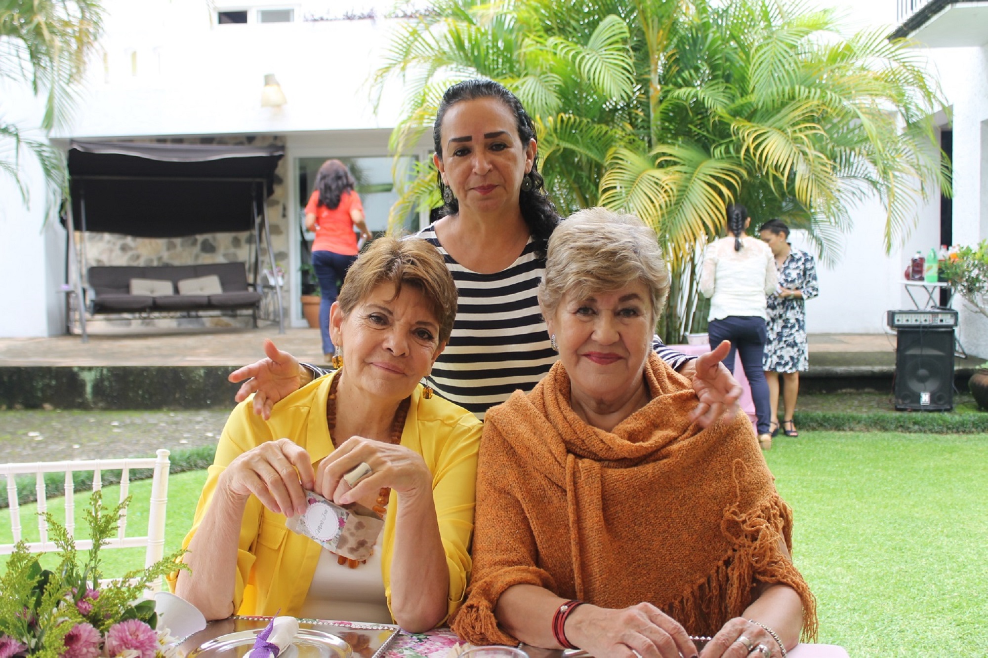 Elisa blabchet, Carmelita Arenas y Chaly Trujillo.