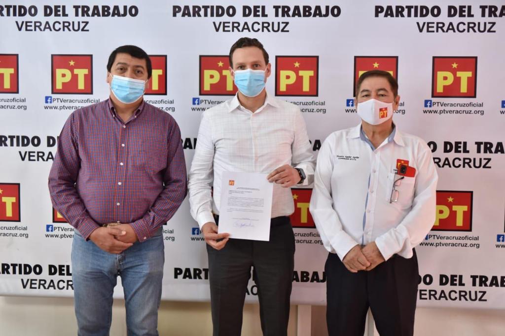 Se registra Paul Martínez como precandidato a diputado local de Perote