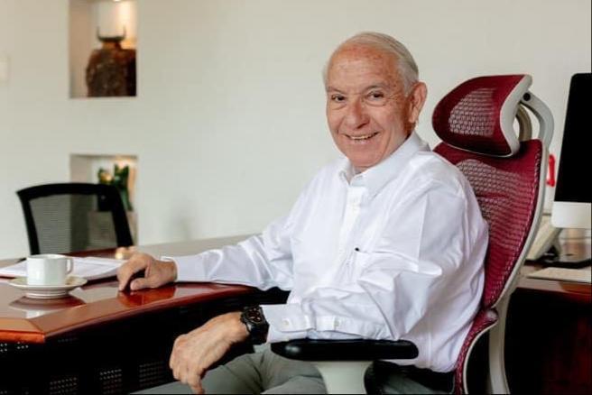 Con gasto millonario en su imagen, el cordobés Guillermo Rivas viola la ley