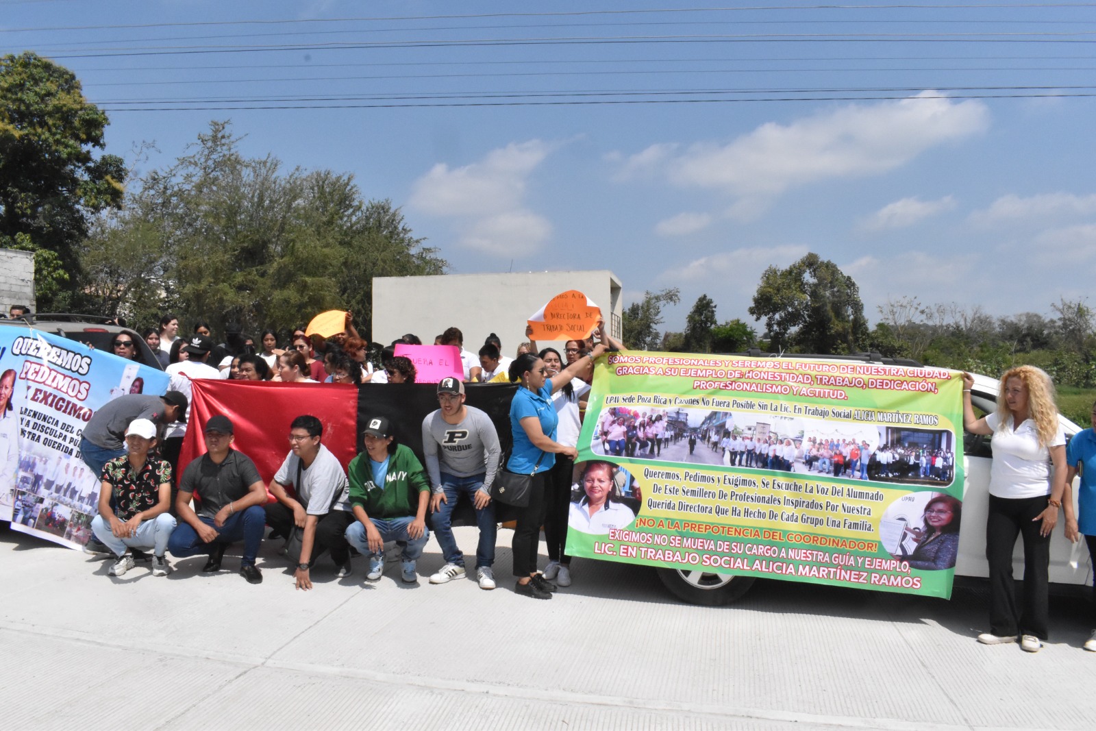 Estudiantes de UPAV, contra cambio de maestra en Poza Rica - Quadratín ...