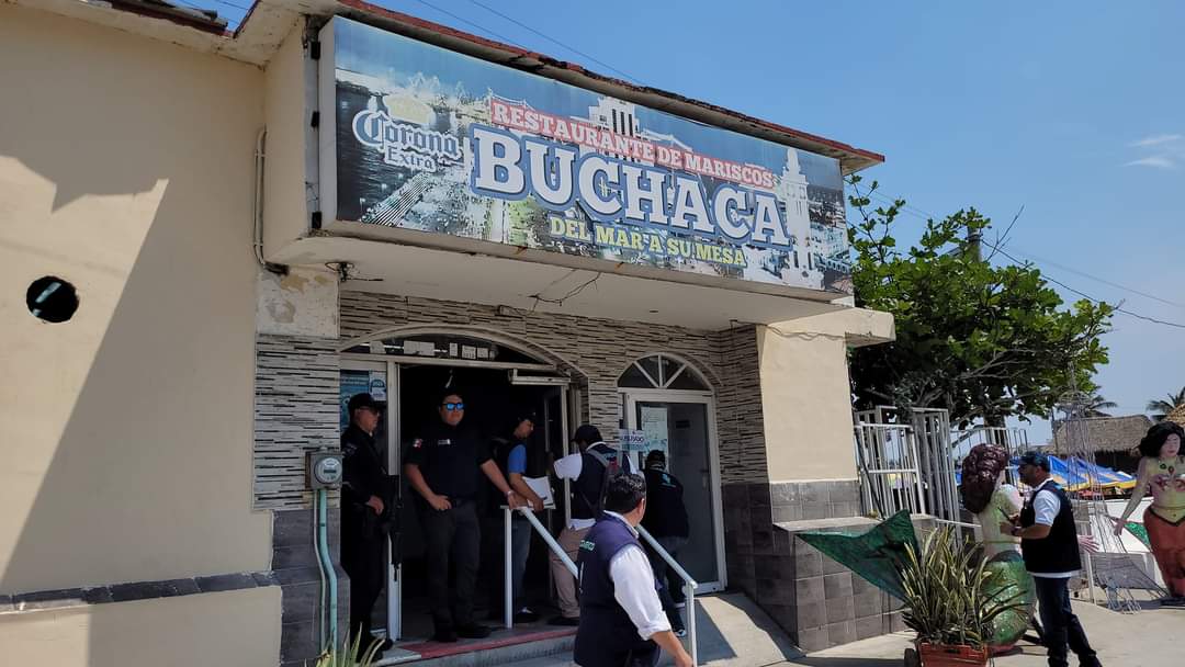 Clausuran palapa Buchaca, en el puerto de Veracruz