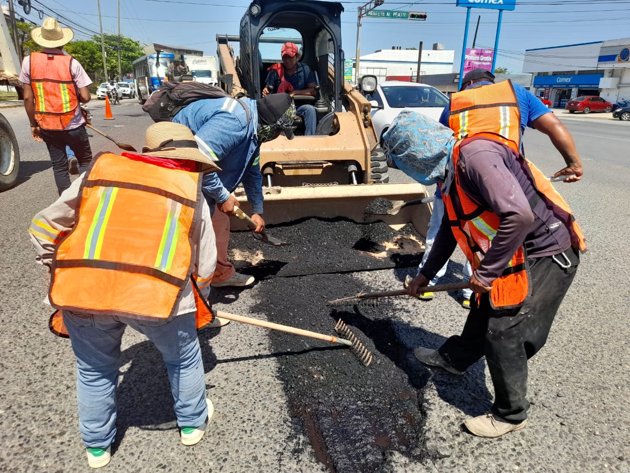 Avanza rehabilitación de avenida UV en Coatzacoalcos