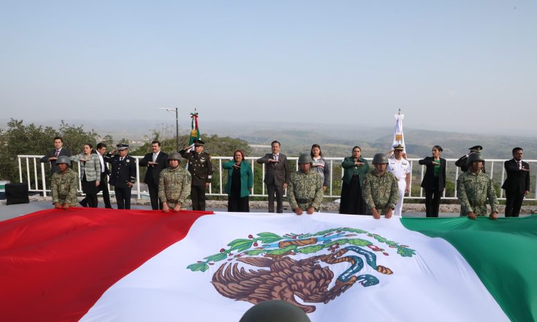 Veracruz honra el símbolo de unidad más importante de México