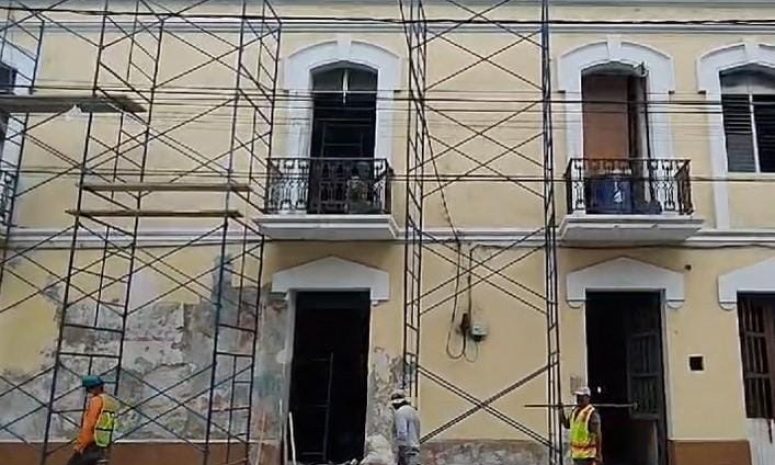 Supervisa AMLO remodelación de Casa de Benito Juárez en el puerto