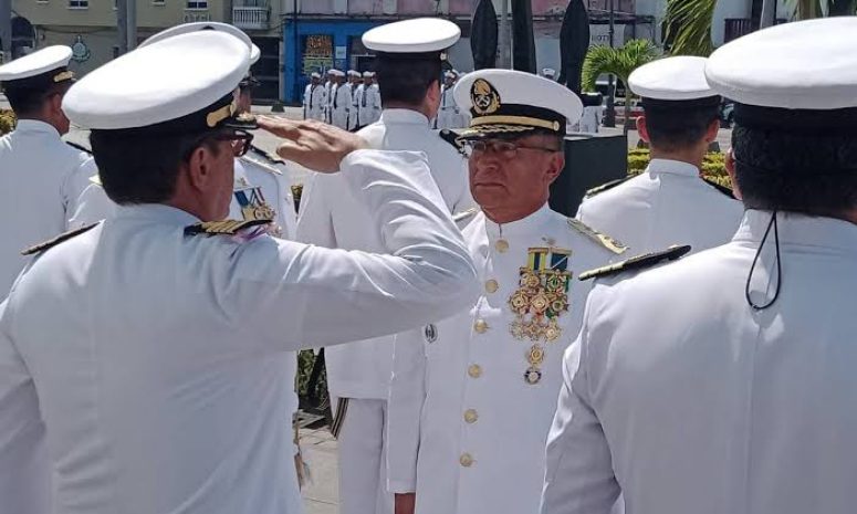 Denuncian a almirante Raúl Pérez por acoso laboral