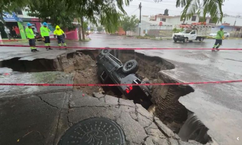 Inundaciones y socavón dejan lluvias en puerto de Veracruz