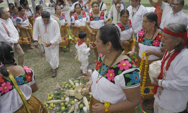 Telar de cintura, arte milenario presente en Cumbre Tajín  