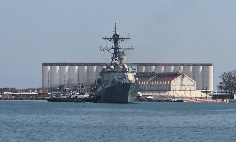 Zarpa buque destructor de EU USS Gravely del muelle de Veracruz