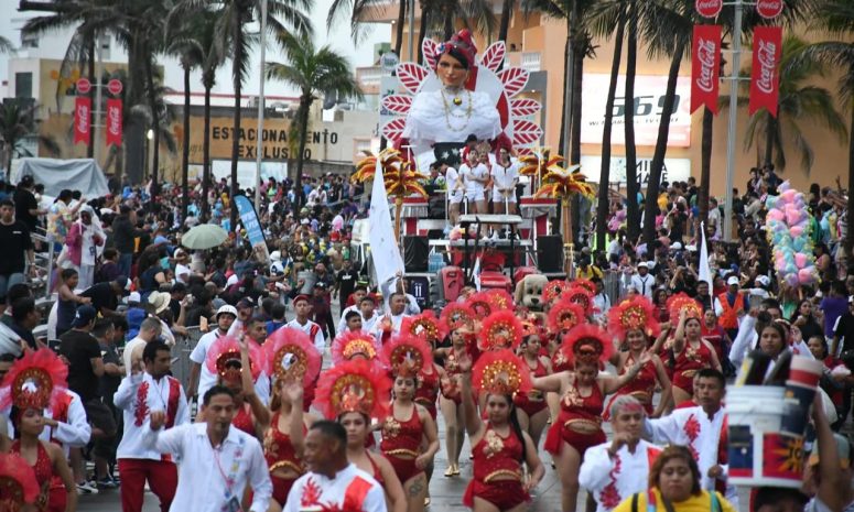 Gran ambiente en el primer paseo del Carnaval de Veracruz 2025