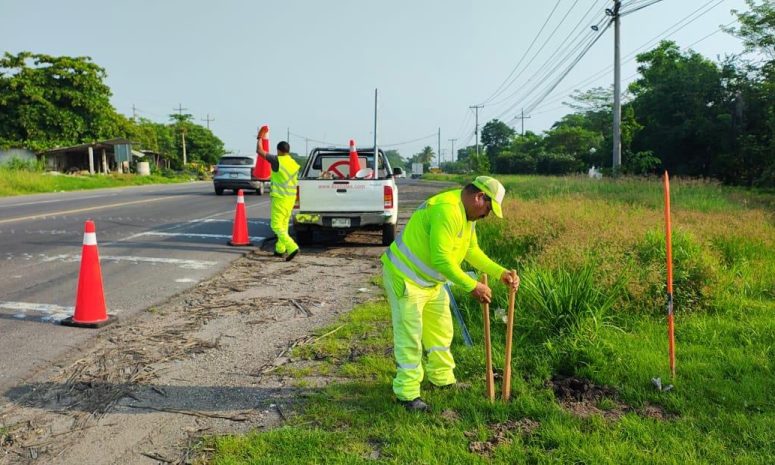 Avanza SICT en instalación de señalética en carreteras federales de Veracruz