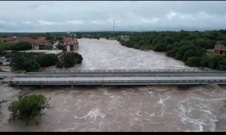 Sube a 59 la cifra de fallecidos por inundaciones en Texas