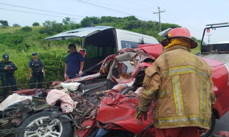 Fatal accidente en Alvarado: 5 fallecidos, 3 de ellos menores de edad