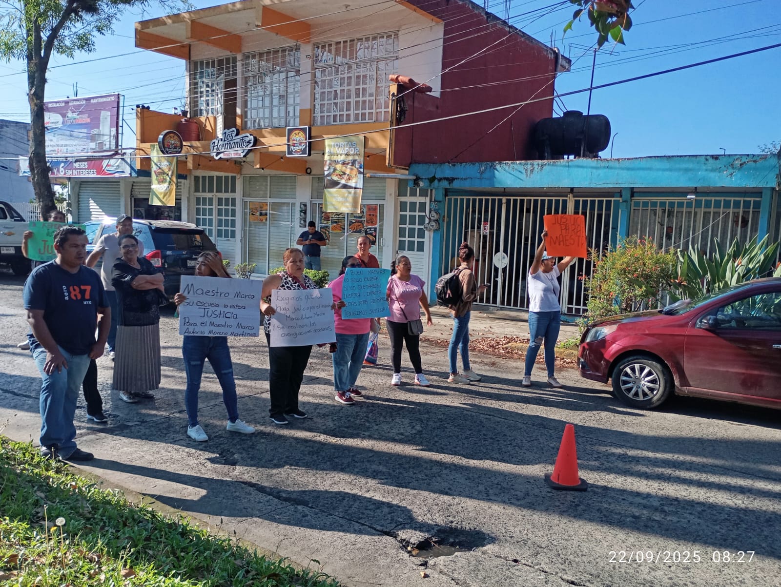 Padres de familia bloquean avenida Las Américas, en Xalapa - Quadratín ...