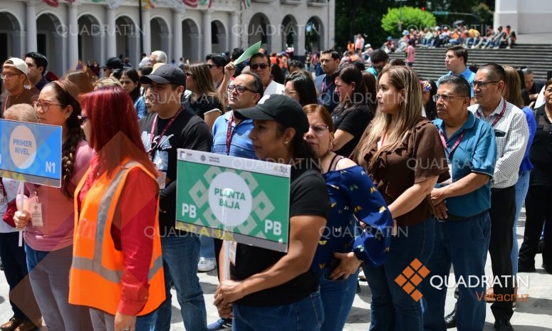 Participan xalapeños en el Simulacro Nacional en el centro de la ciudad
