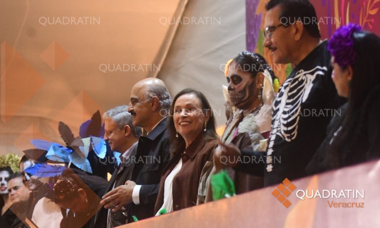 Encabeza Rocío Nahle segundo desfile Almas del Mictlán en Xalapa