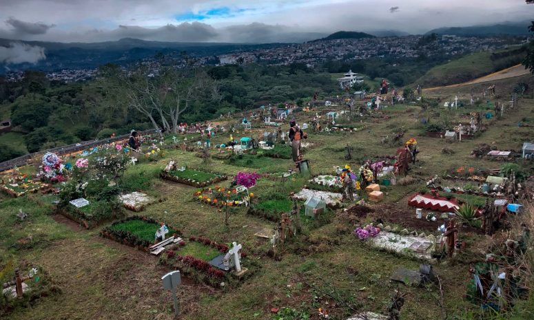 Ayuntamiento de Xalapa da mantenimiento a panteones municipales